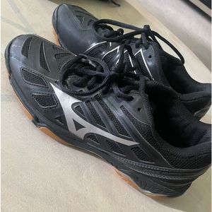 Mizuno volleyball shoe